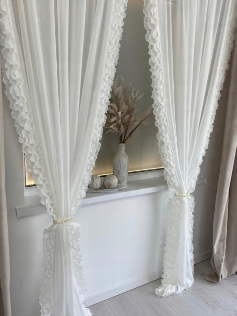 FIRANA GOTOWA biała z etaminy z kryształkami na taśmie Kathy 140x270