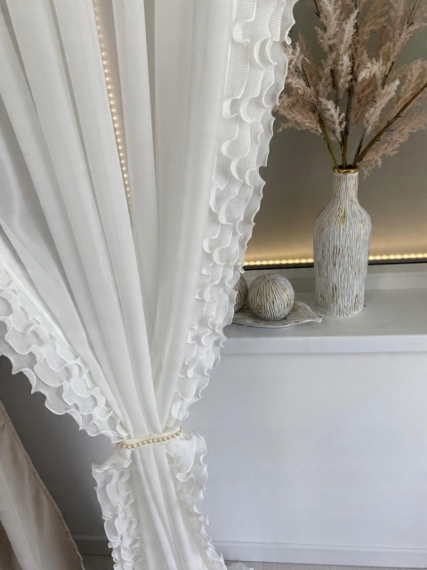 FIRANA GOTOWA biała z etaminy z kryształkami na taśmie Kathy 140x270