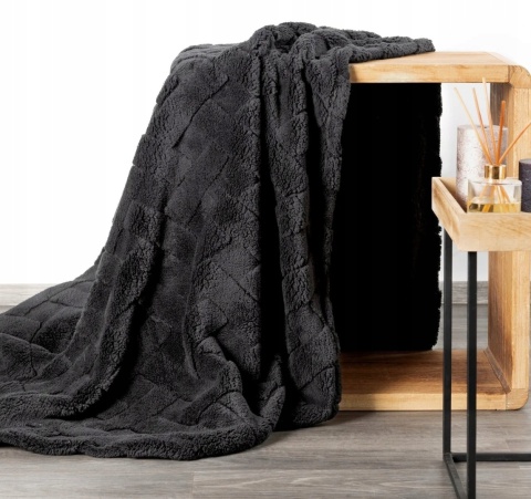 Koc CARO 200x220 cm czarny w jodełkę 340 g/m² Eurofirany