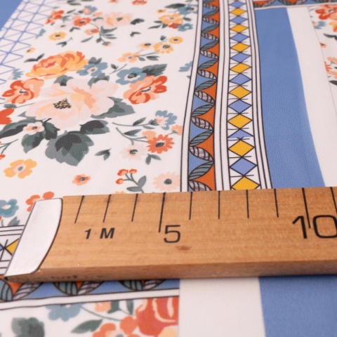 Tkanina Szyfon kremowy patchwork kwiatowo-geometryczny błękitny na metry - szer. 150 cm - 90 g/m²