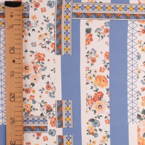 Tkanina Szyfon kremowy patchwork kwiatowo-geometryczny błękitny na metry - szer. 150 cm - 90 g/m²