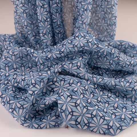 Tkanina Szyfon błękitno-granatowy w geometryczne rozety na metry - szer. 150 cm - 90 g/m²