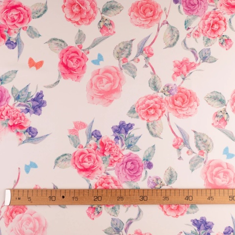 Tkanina Barbie jasnoróżowa w duże różowe róże i motyle na metry - szer. 150 cm - 200 g/m²