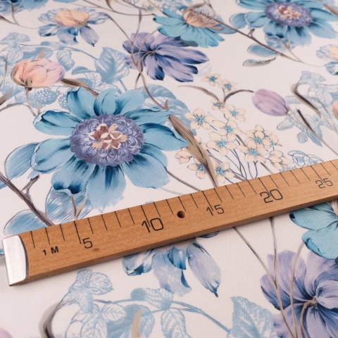 Tkanina Twill kremowa w duże niebieskie i pudroworóżowe kwiaty na metry - szer. 150 cm - 180 g/m²