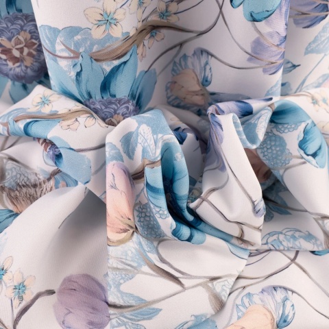 Tkanina Twill kremowa w duże niebieskie i pudroworóżowe kwiaty na metry - szer. 150 cm - 180 g/m²