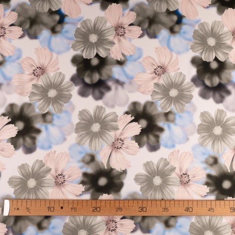 Tkanina Twill kremowa w duże różowe, szare i błękitne kwiaty na metry - szer. 150 cm - 180 g/m²