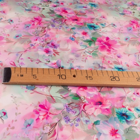 Tkanina wiskozowa jasnoróżowa w duże różowe i turkusowe kwiaty na metry - szer. 150 cm - 120 g/m²