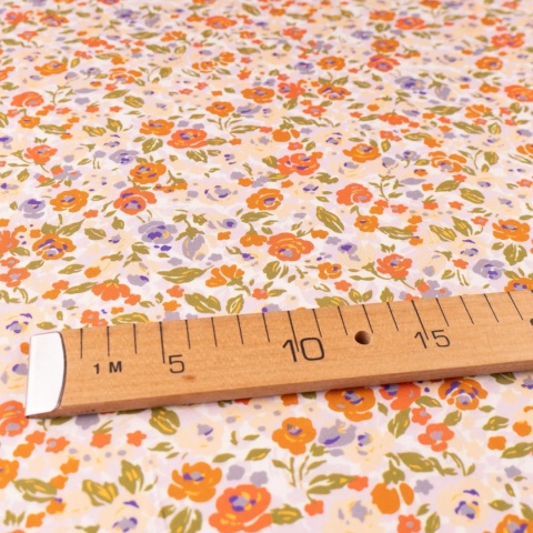 Tkanina wiskozowa kremowa w drobne pomarańczowe i fioletowe kwiaty na metry - szer. 150 cm - 120 g/m²