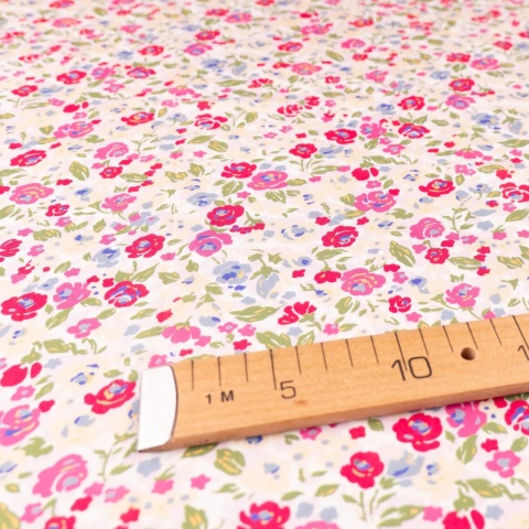 Tkanina wiskozowa kremowa w drobne różowe i czerwone kwiaty na metry - szer. 150 cm - 120 g/m²