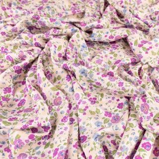 Tkanina wiskozowa kremowa w drobne różowe i niebieskie kwiaty na metry - szer. 150 cm - 120 g/m²