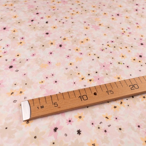 Tkanina wiskozowa jasnoróżowa w drobne różowe i beżowe kwiaty na metry- szer. 150 cm - 200 g/m²